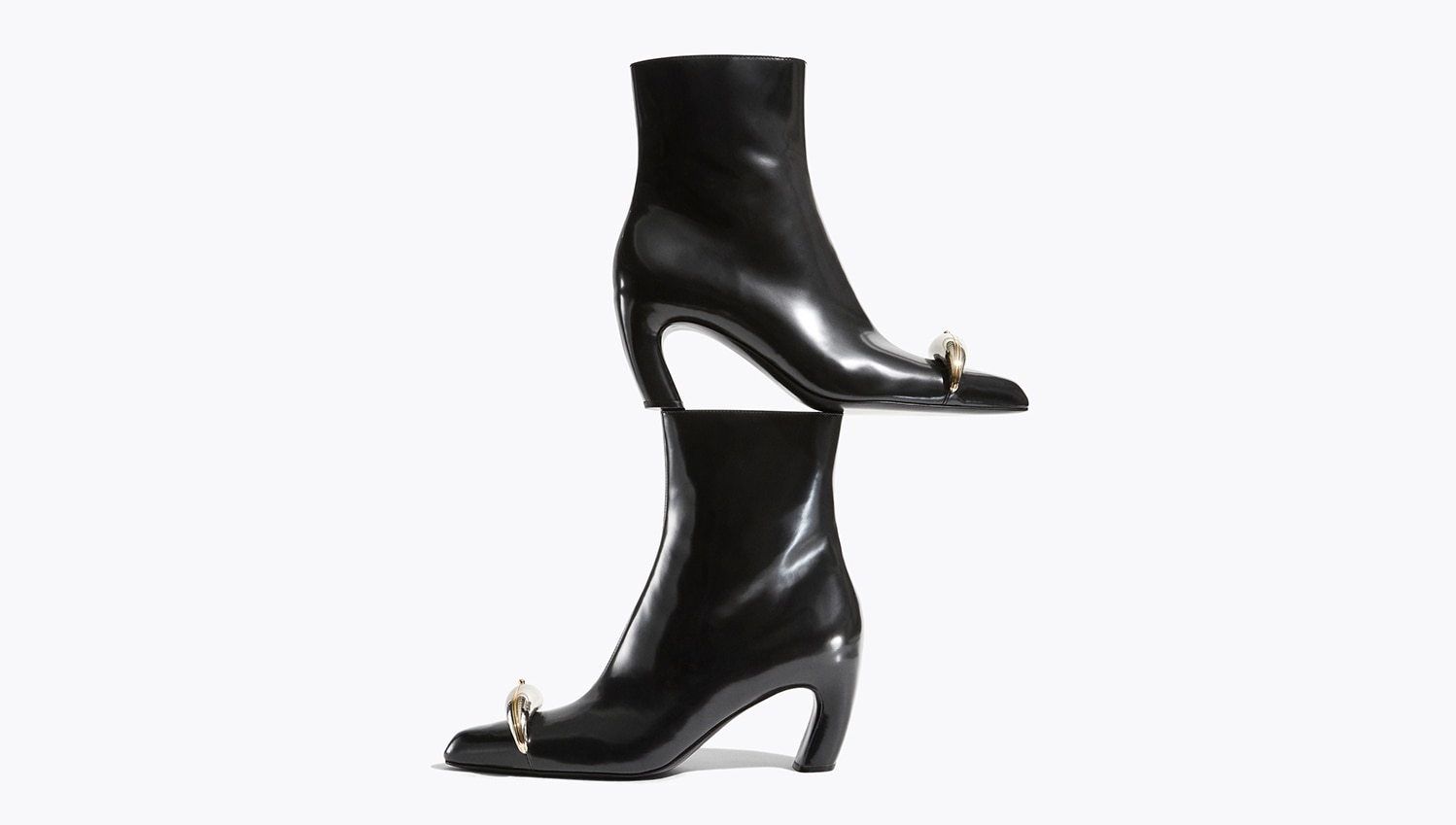 Découvrir les bottines effet piercing