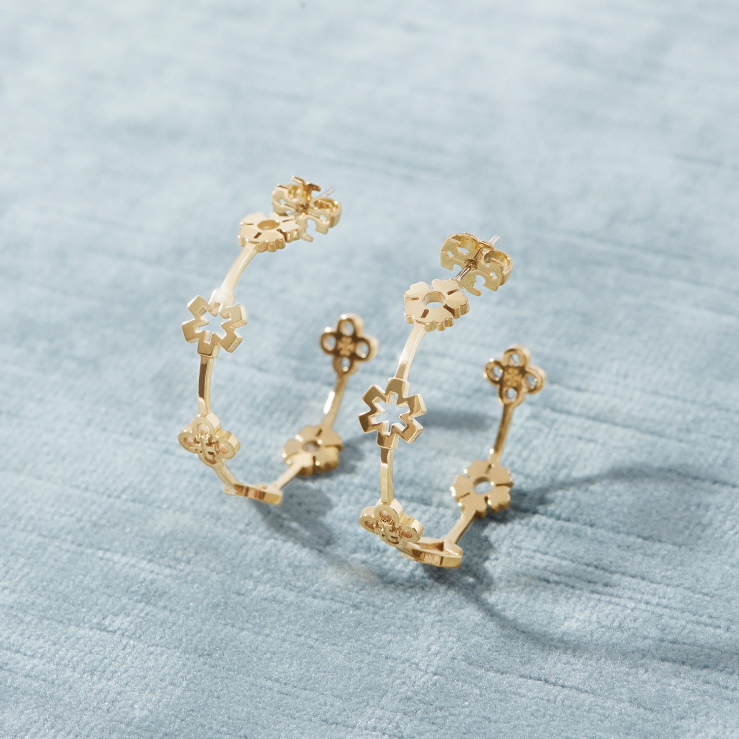 フォーゲットミーノット ピアスを見る