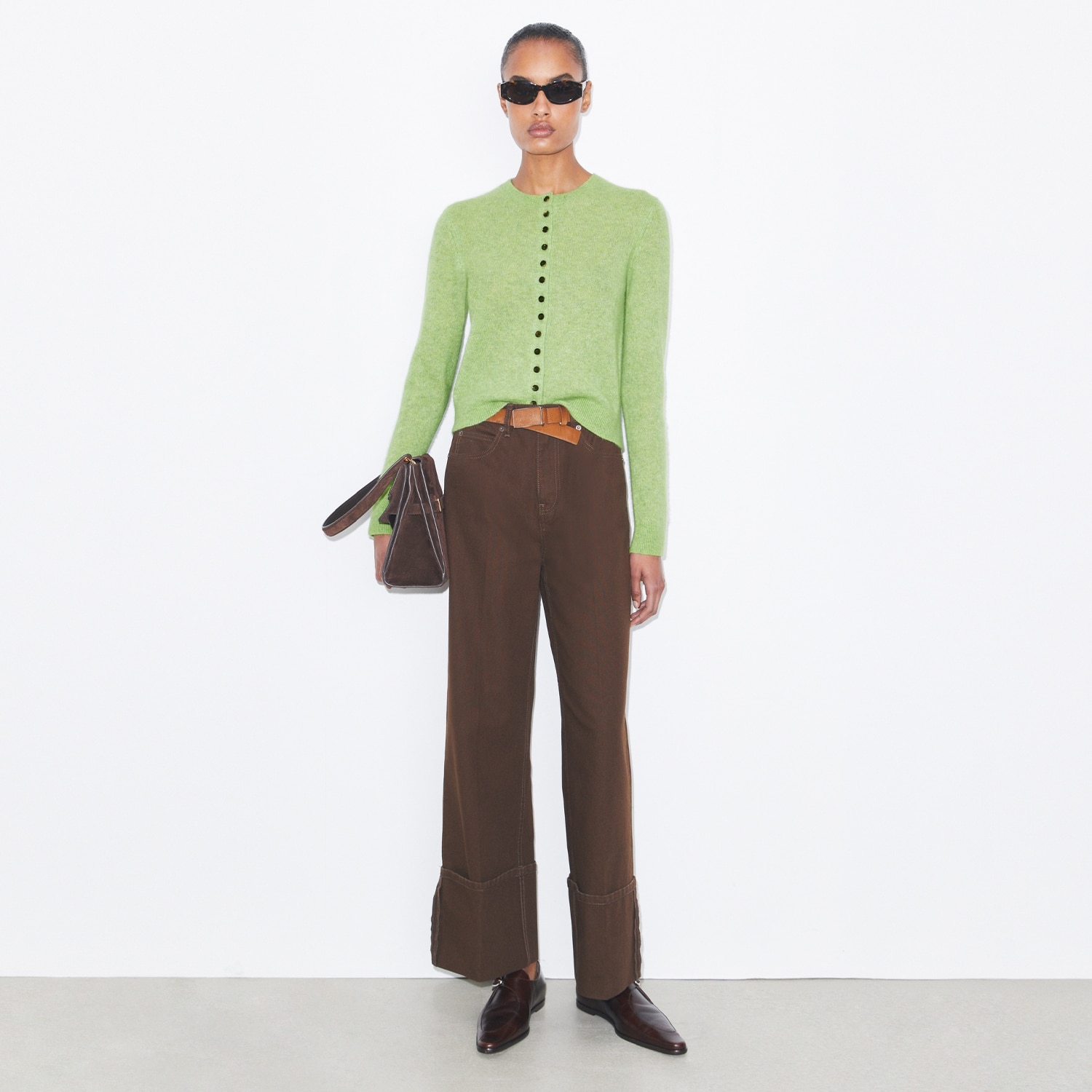 ロールアップ ジーンズを見る