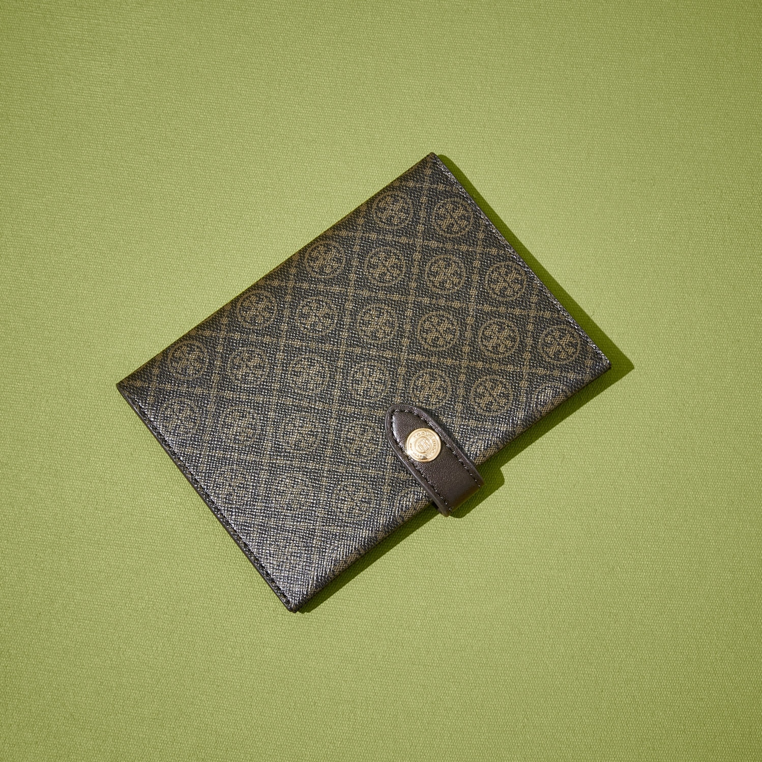 パスポートケース　モノグラム