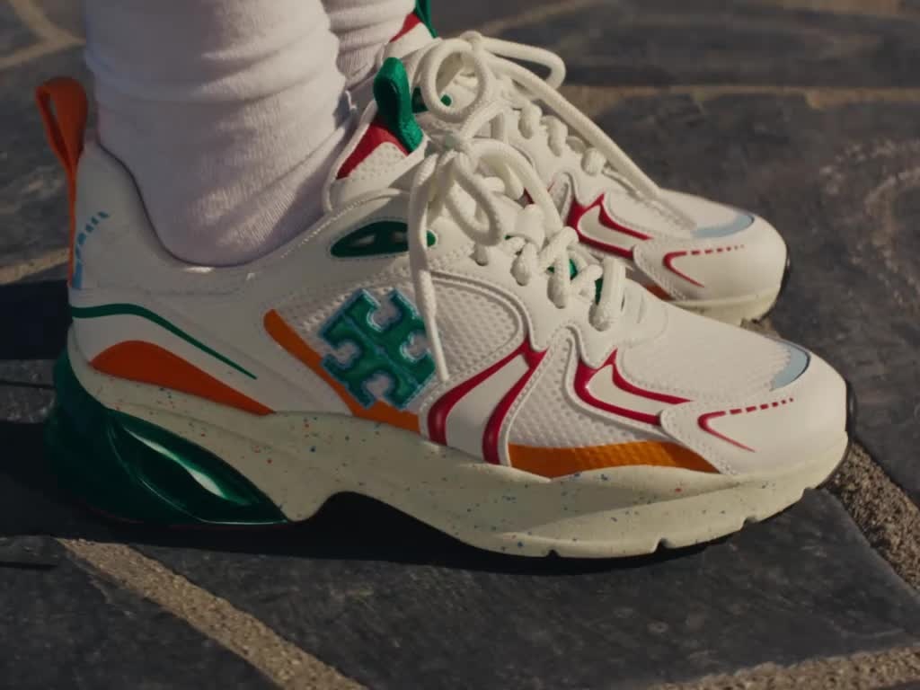 SPR23_CAMPAIGN_VIDEO_7SEC_SNEAKERS_MOB_1024x768