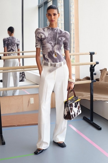春先にもTORY BURCH ライトダウン白 トリー バーチ（TORY BURCH）」2023春夏コレクション