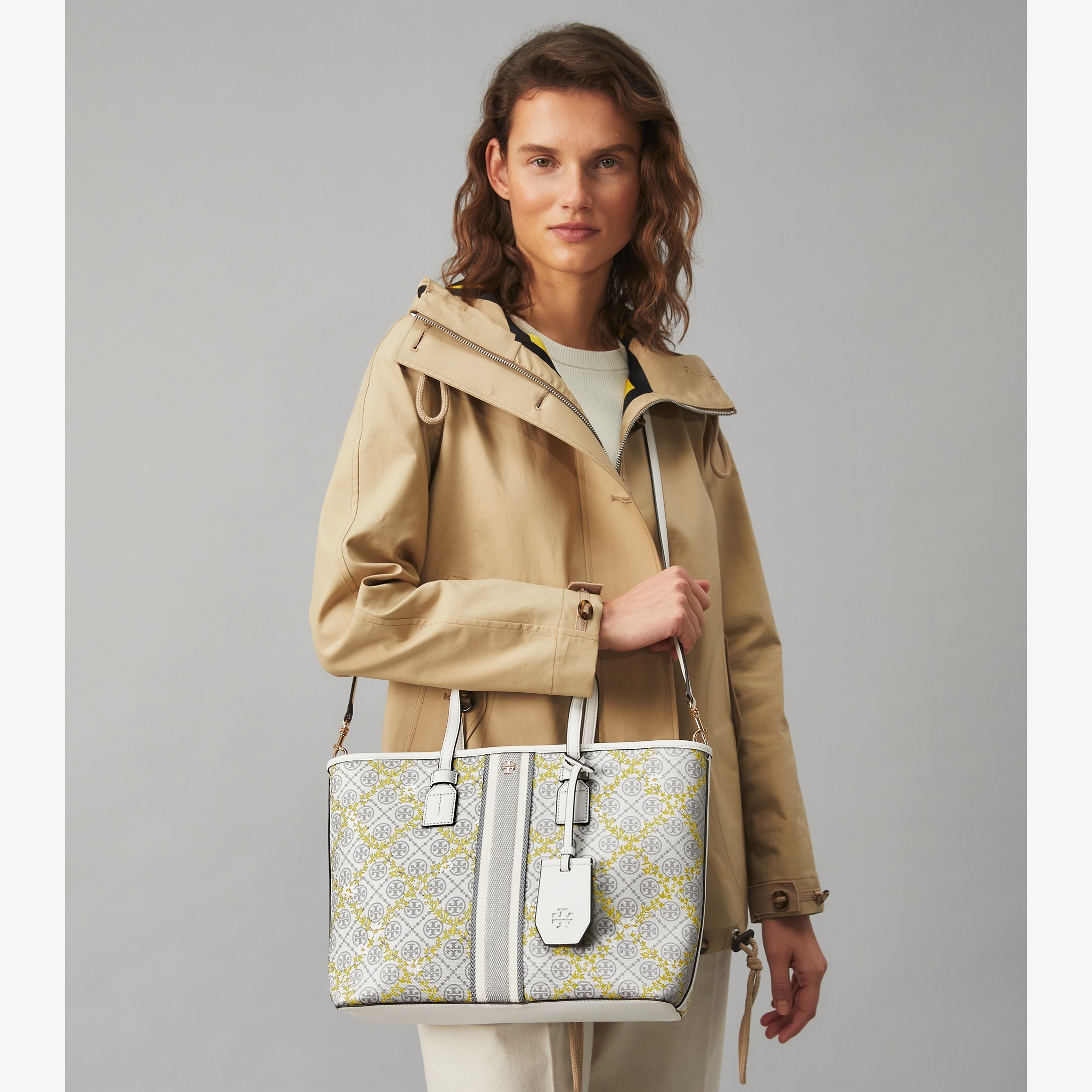 Tory Burch 82593 T Monogram Canvas Floral Vine Top-Zip Tote Ivory – Balilene