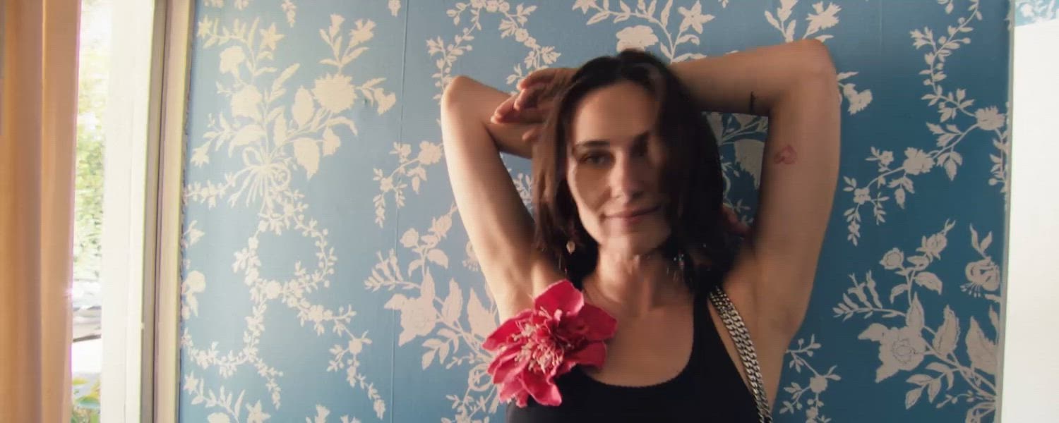 TB_SPF25_CAMPAIGN_VIDEO_6SEC_KIRA_TURNLOCK_HAIRCALF_DSK_1500x600-1