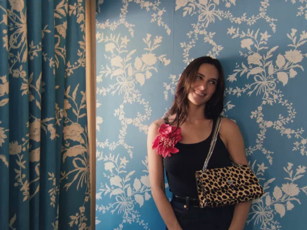 TB_SPF25_CAMPAIGN_VIDEO_6SEC_KIRA_TURNLOCK_HAIRCALF_MOB_1024x768-1
