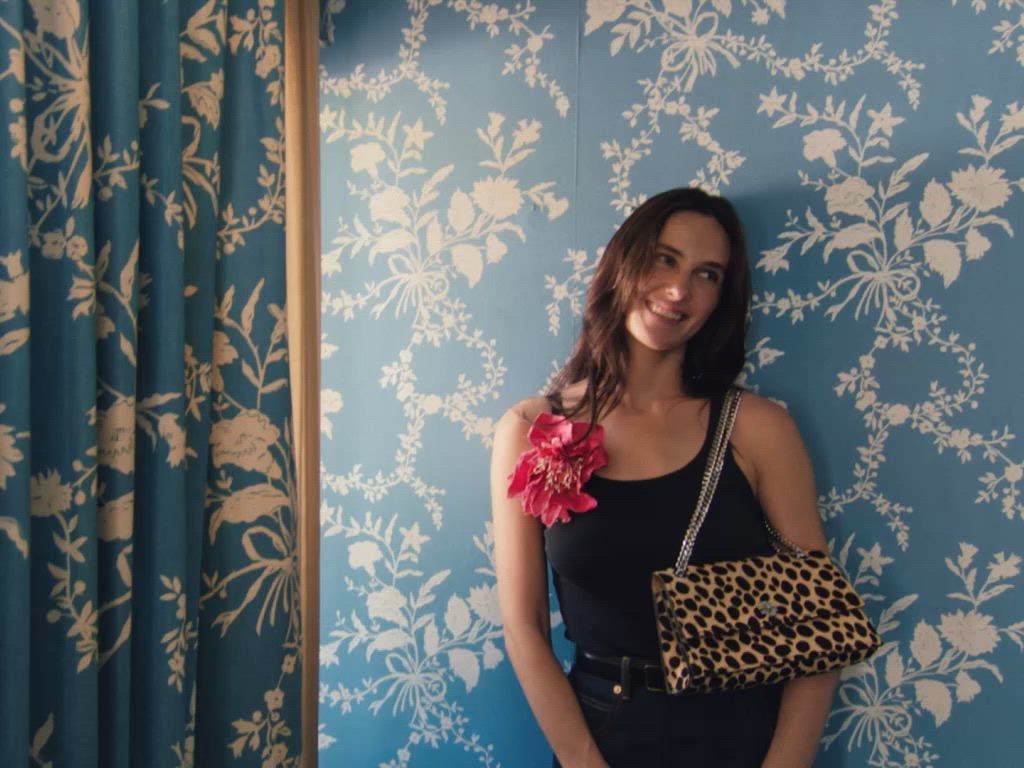 TB_SPF25_CAMPAIGN_VIDEO_6SEC_KIRA_TURNLOCK_HAIRCALF_MOB_1024x768-3