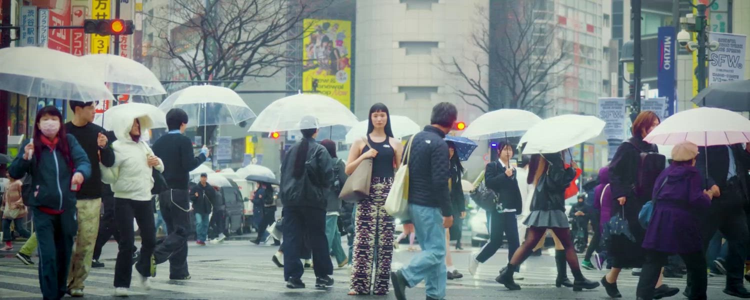 TB_SPF25_EOMS_ZOZO_CAMPAIGN_VIDEO_CUTDOWN_Romy_Hobo_DSK_1500x600