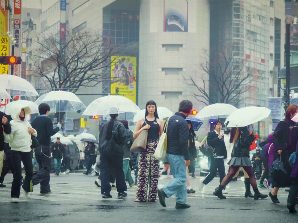 TB_SPF25_EOMS_ZOZO_CAMPAIGN_VIDEO_CUTDOWN_Romy_Hobo_MOB_1024x768