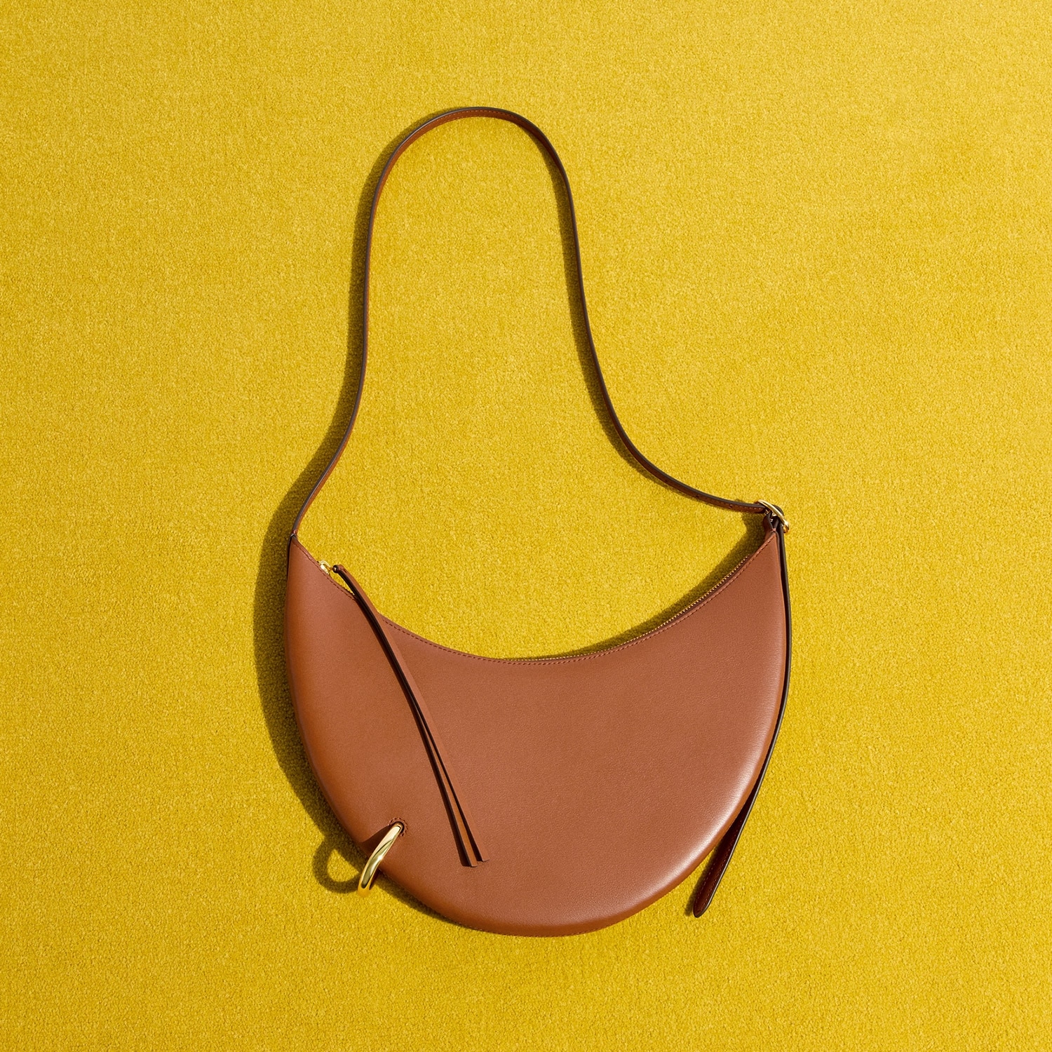 Die Crossbody Bag mit Piercingdetail