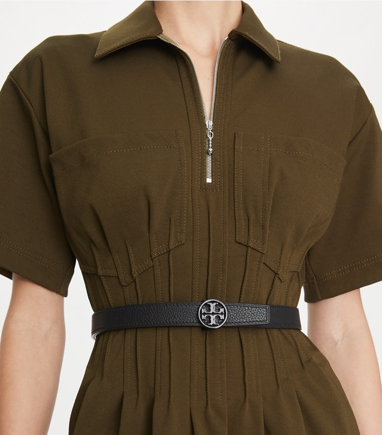 Tory Burch designer ceintures 1" Miller Pebbled Powder-Coated Belt in BLACK / BLACK / BLACK accessory on model