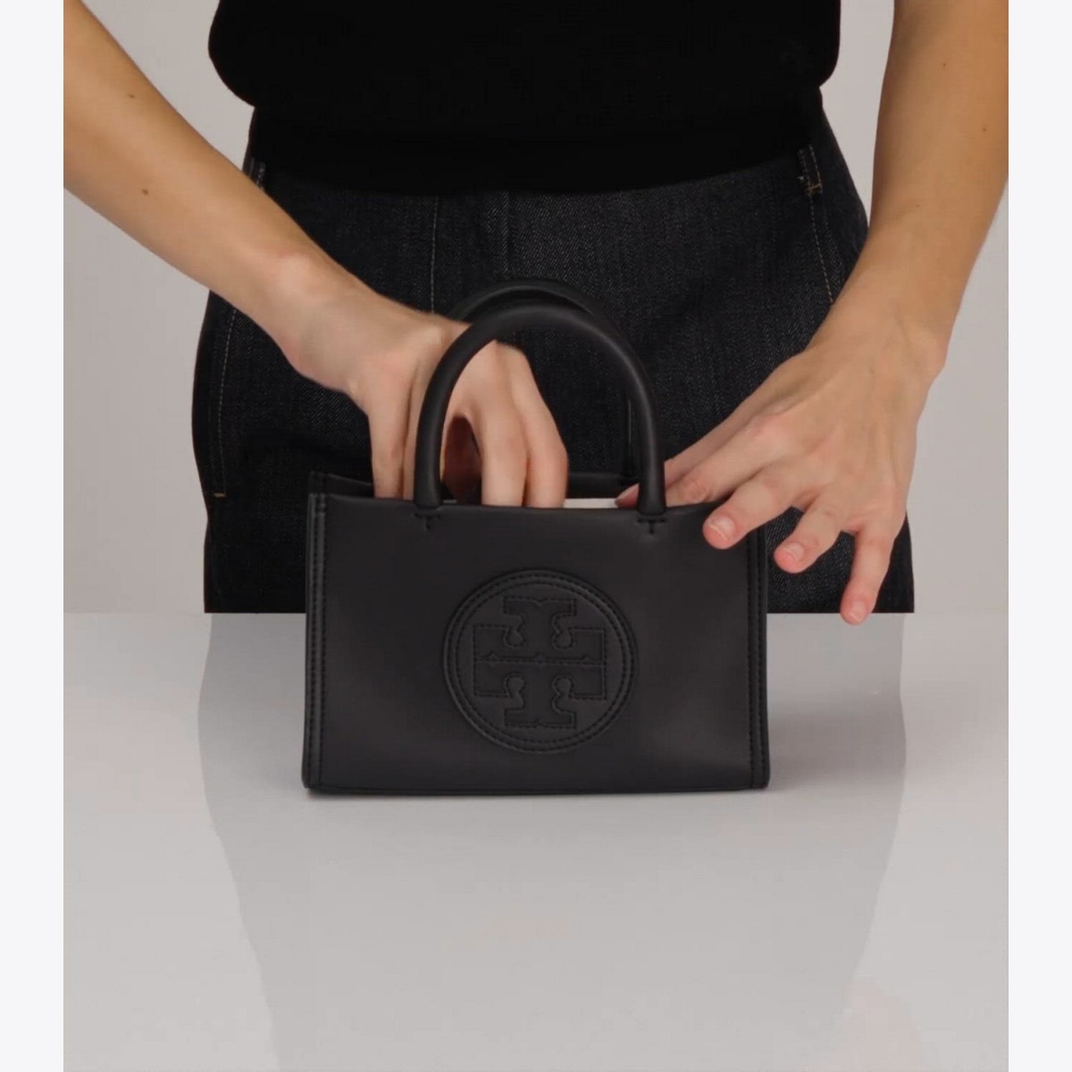 【Tory Burch】 Ella Bio 黒 緑 ミニ財布 海外限定 ロゴ レア トリーバーチ TORY BURCH トリーバーチ TORY BURCH Ella エラ