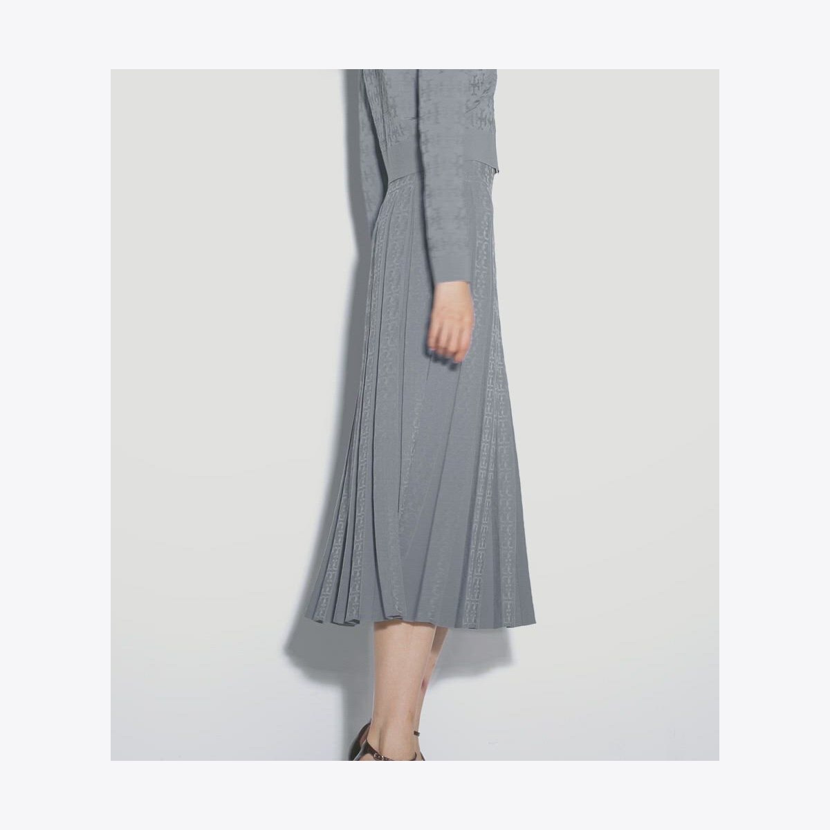 【関税込み】tory burch 'T Monogram' skirt T Monogram Pleated Viscose Skirt: Women's Designer Bottoms