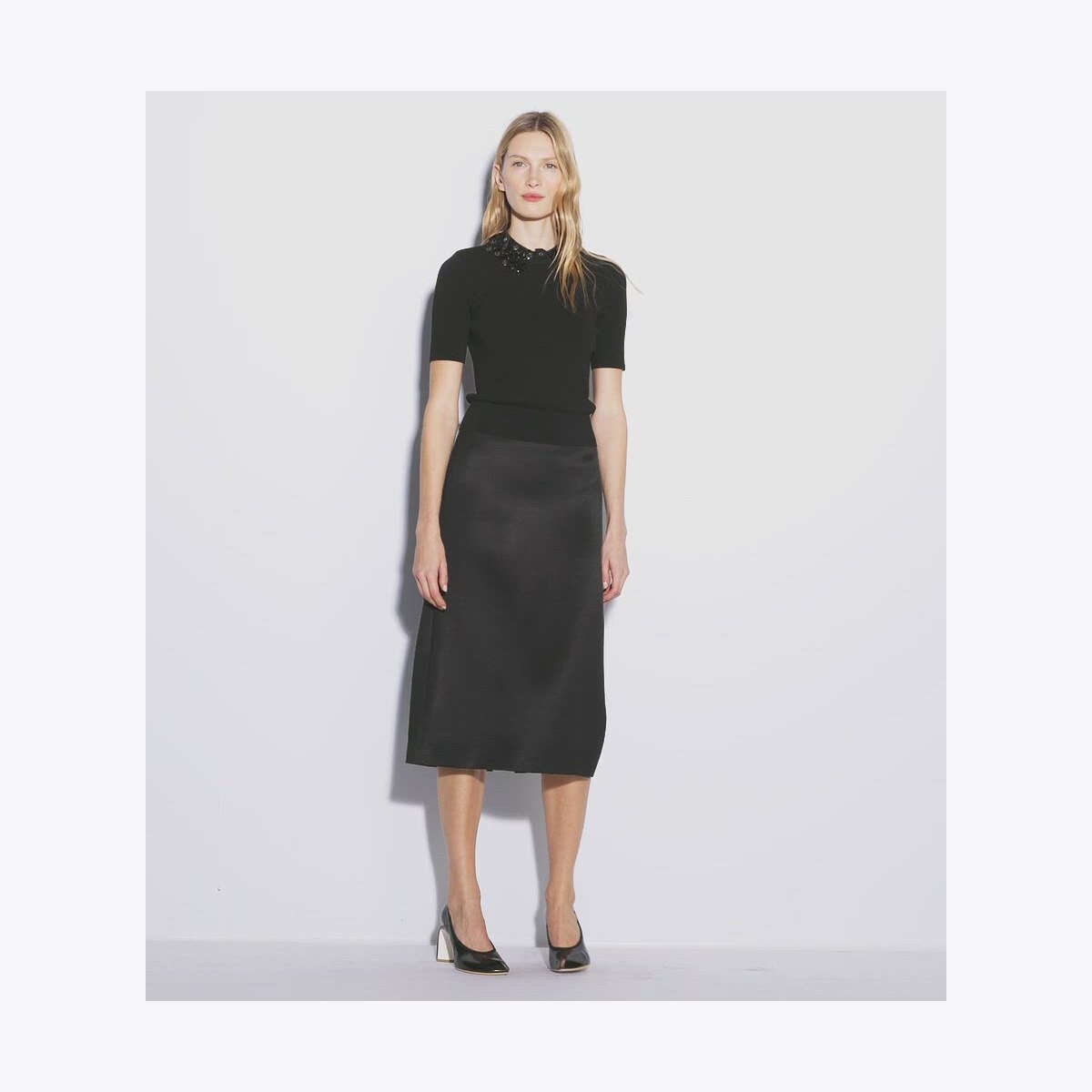 EMBELLISHED COLLAR SHORT-SLEEVE TOP - thumbnail 4