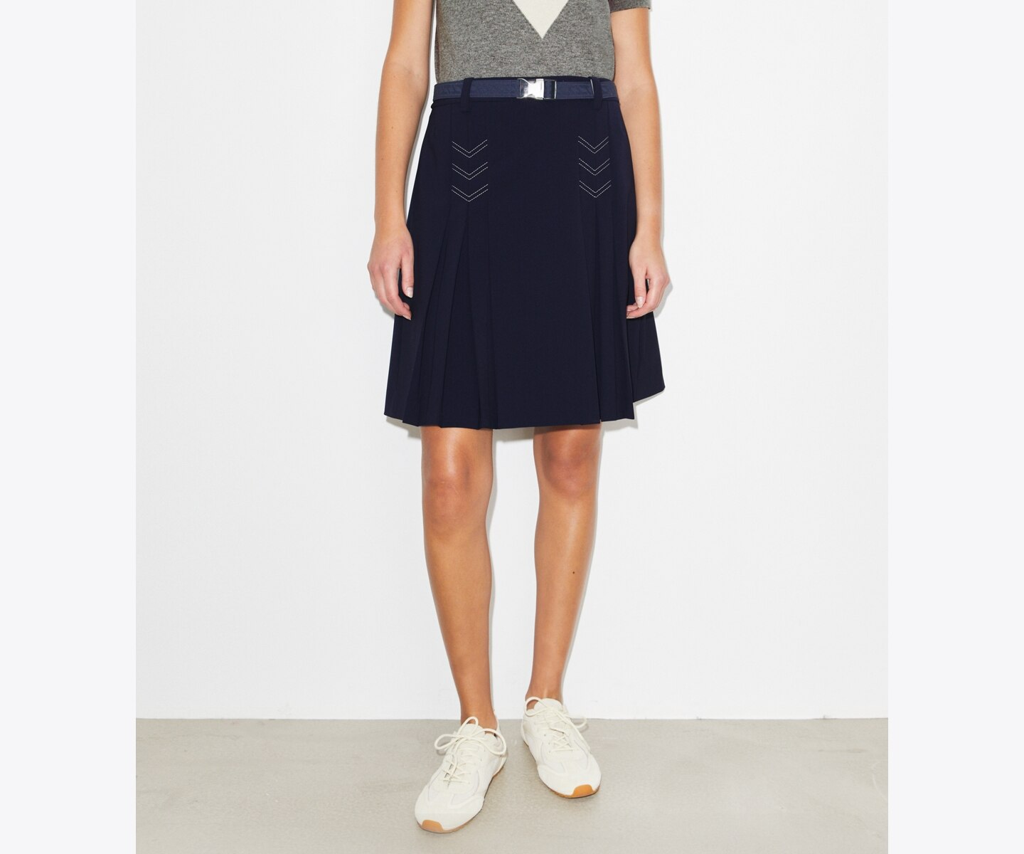 Женская юбка Tory Burch Pleated Stretch Golf, цвет: Глубокий тёмно-синий — фото 4