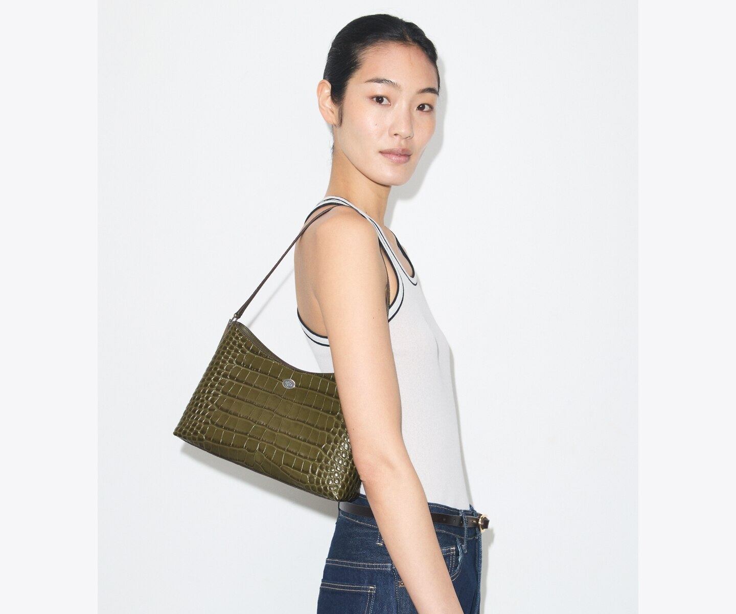 Женская сумка Tory Burch Small Robinson Croc-Embossed Shoulder, цвет: Зелёный хаки — фото 2