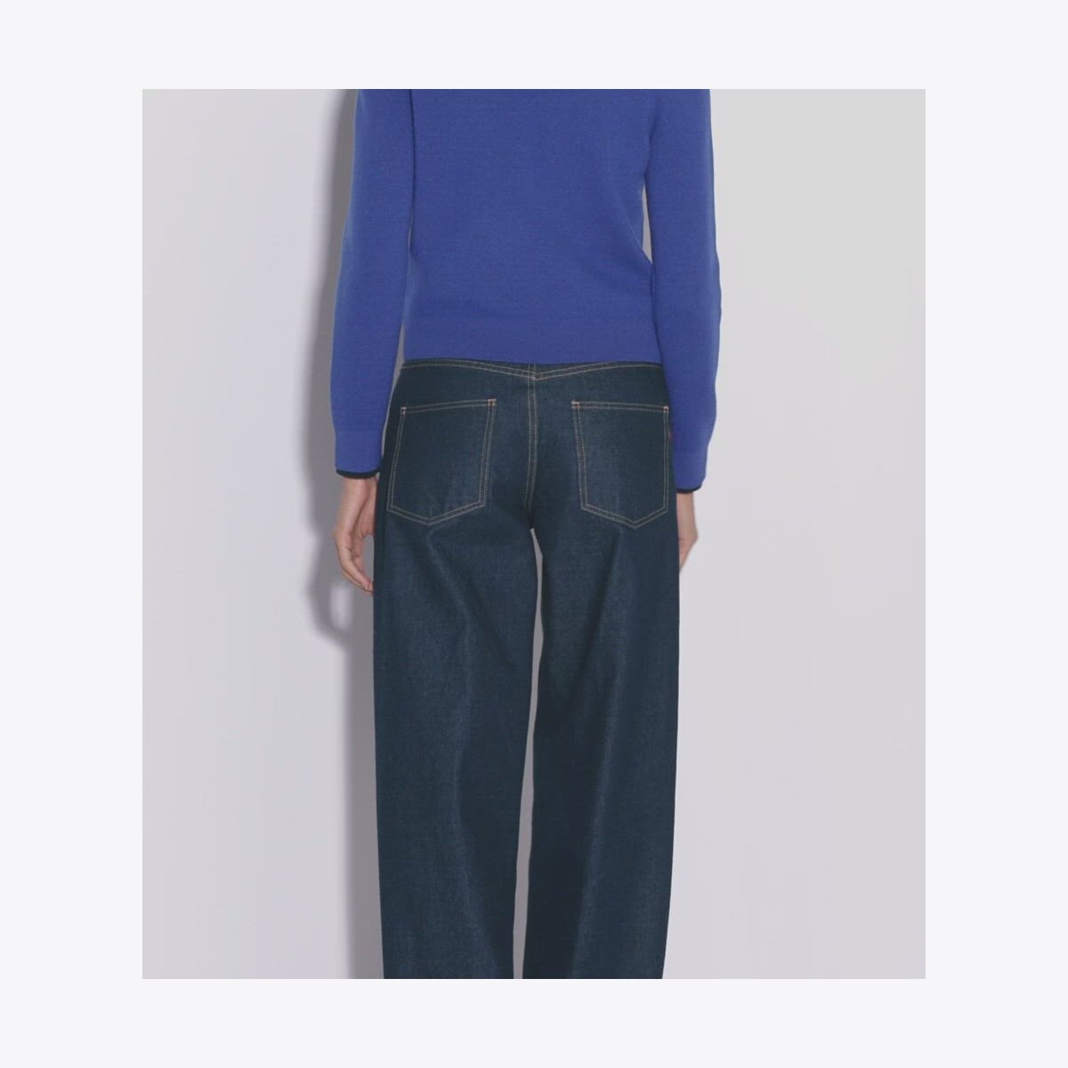 WOOL DOUBLE COLLAR V-NECK SWEATER - thumbnail 4