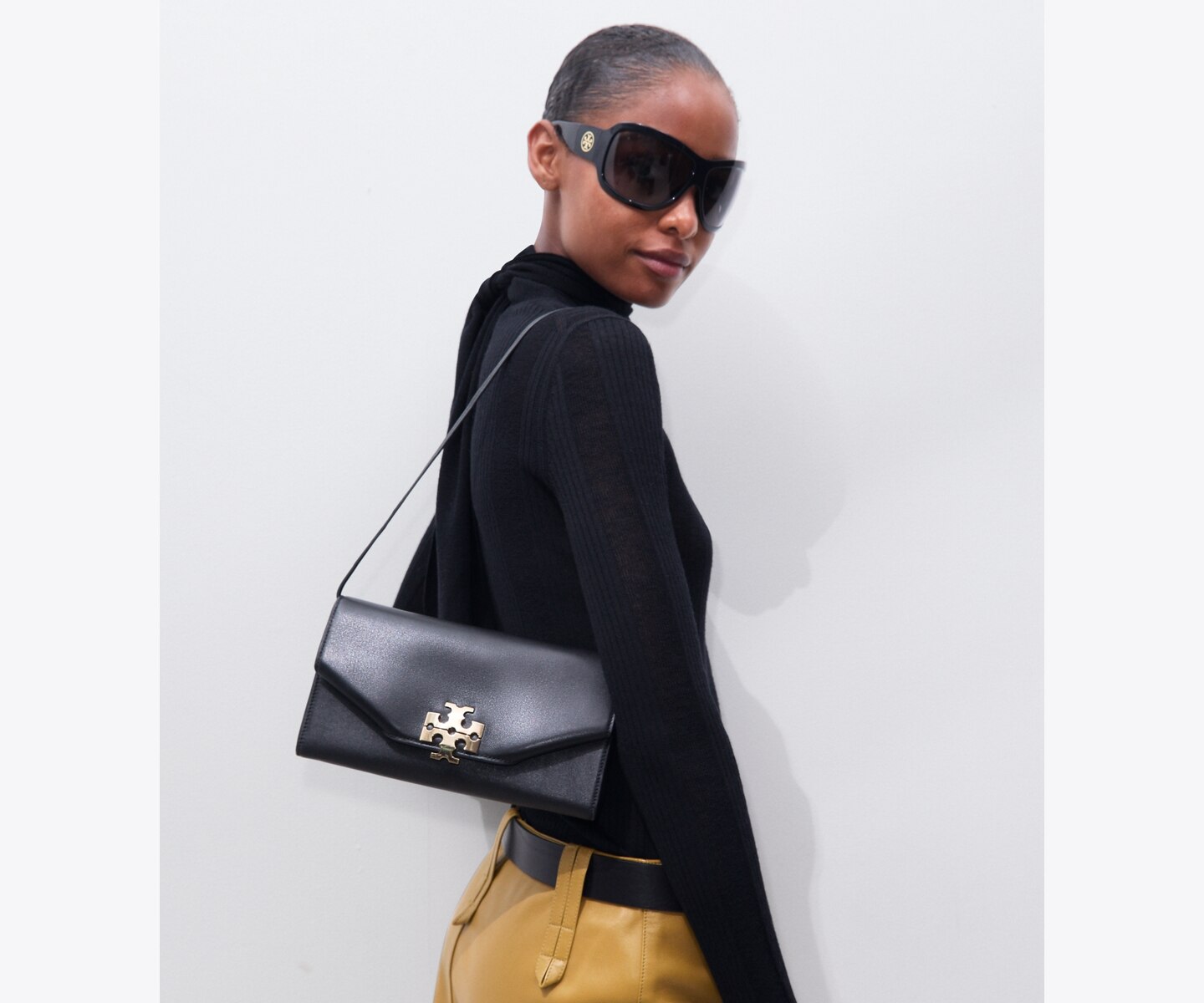 Женский клатч Tory Burch Charlie Envelope Clutch, цвет: Чёрный — фото 2