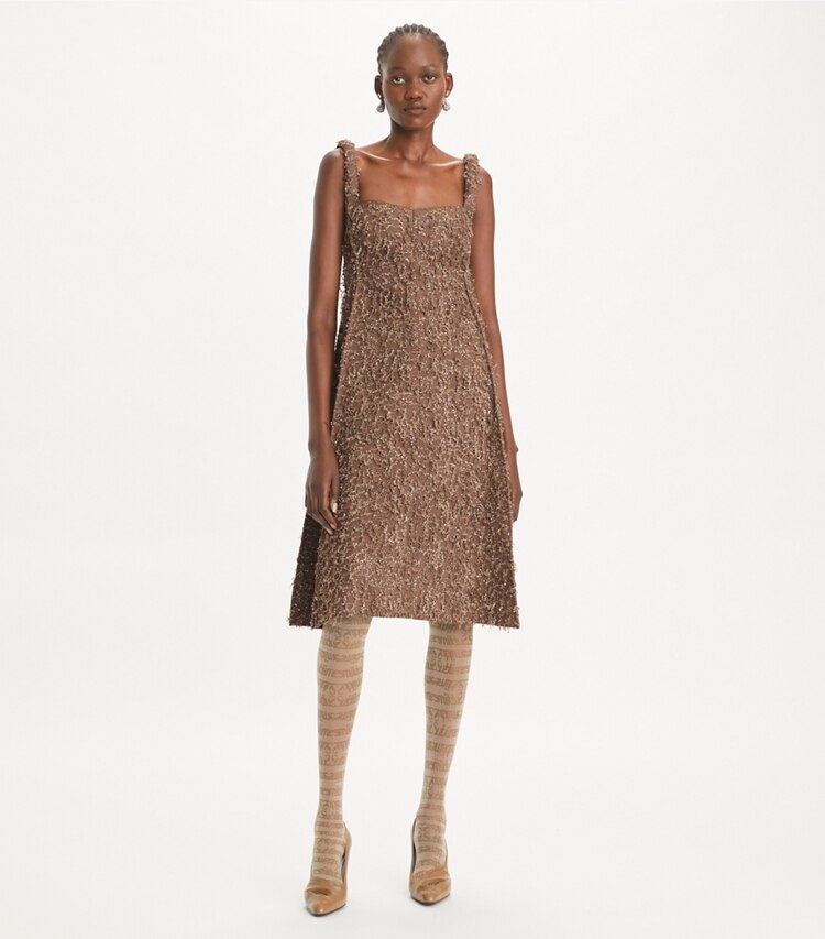 Tory Burch designer abiti Abito a canotta a frange con paillettes in Stone Taupe parte anteriore su modella