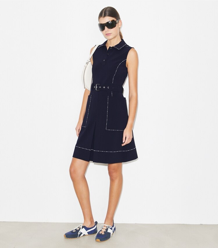 Tory Burch designer abiti Abito da golf elasticizzato con impunture a vista in Deep Navy parte anteriore su modella