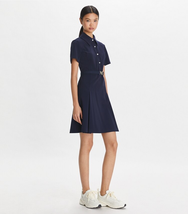 Tory Burch designer abiti Abito da golf elasticizzato in Tory Navy parte anteriore su modella