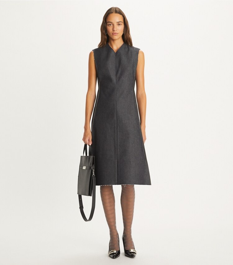 Tory Burch designer abiti Abito in denim in Unwashed TBD Raw Indigo Denim parte anteriore su modella
