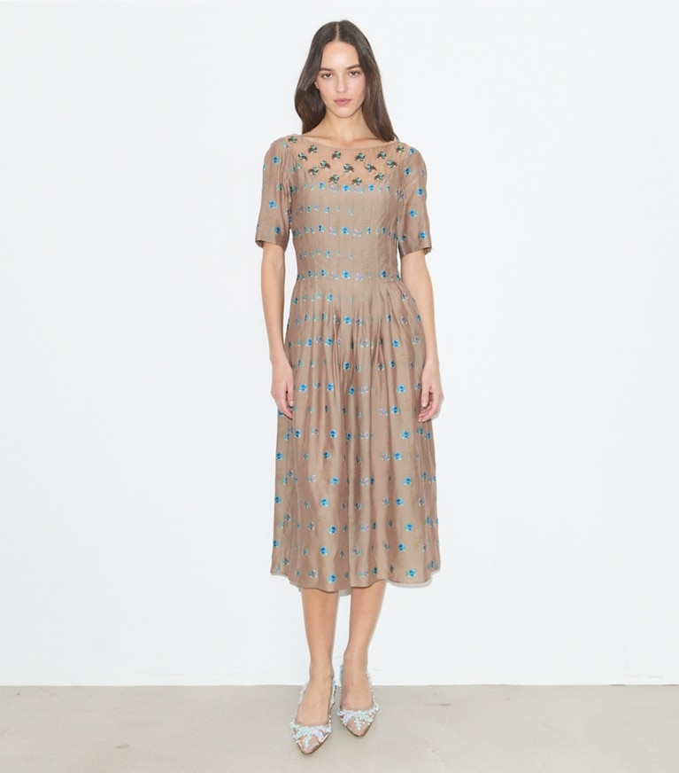 Tory Burch designer abiti Abito in jacquard ricamato in Brown Rose parte anteriore su modella