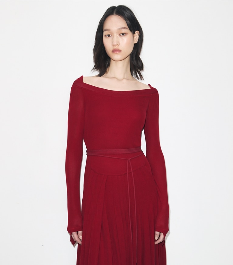 Tory Burch designer abiti Abito in jersey di viscosa in Rouge on model detail