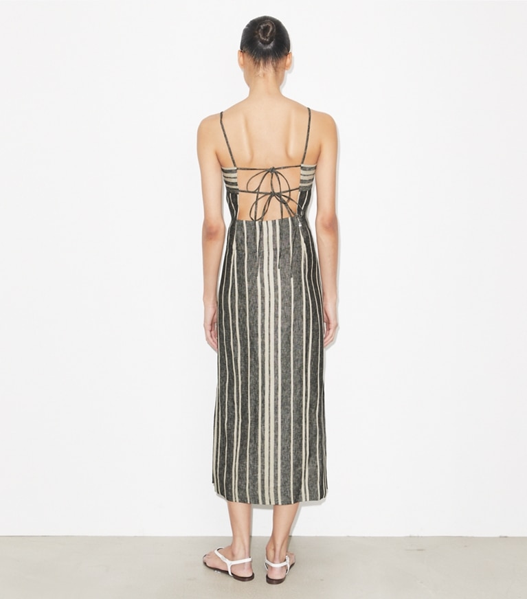 Tory Burch designer copricostume Abito in lino a schiena scoperta in Black / Ivory on model back