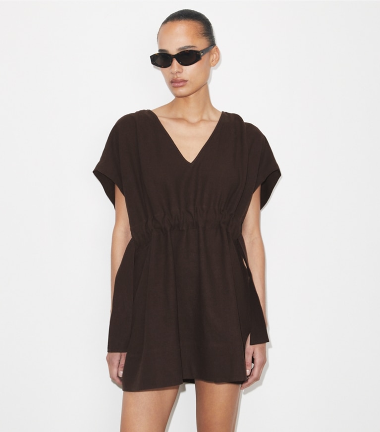 Tory Burch designer copricostume Abito in lino con cintura in Dark Brown on model detail