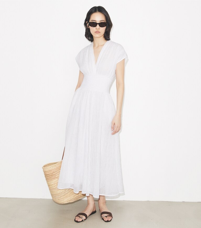 Tory Burch designer copricostume Abito in lino con scollo a V in White parte anteriore su modella