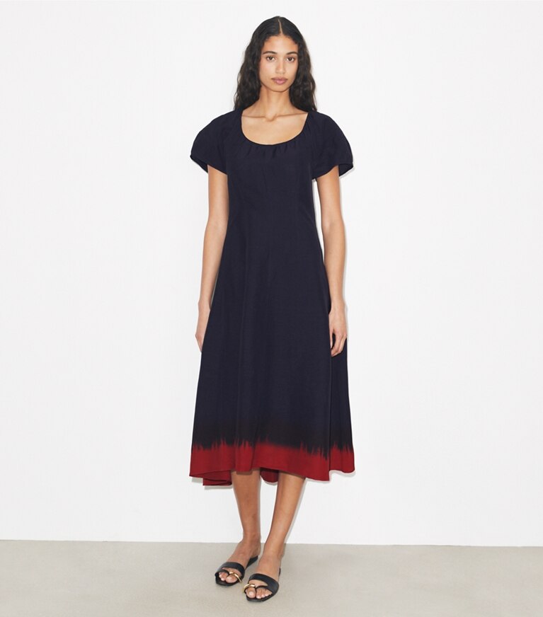 Tory Burch designer abiti Abito in viscosa con maniche a palloncino in Medium Navy / Red parte anteriore su modella