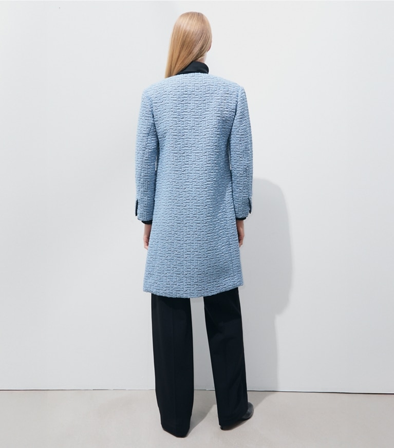 Tory Burch diseñador abrigos Abrigo de gasa bordada en Blue Porcelain parte posterior en modelo