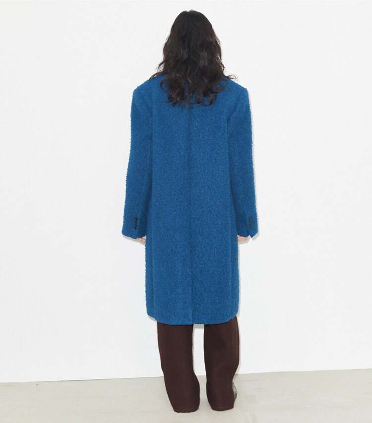 Tory Burch diseñador abrigos Abrigo de lana extragrande en Bright Blue parte posterior en modelo