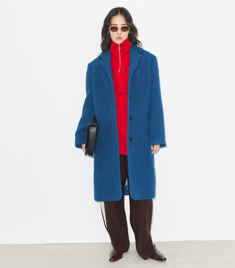Tory Burch diseñador abrigos Abrigo de lana extragrande en Bright Blue frente en modelo