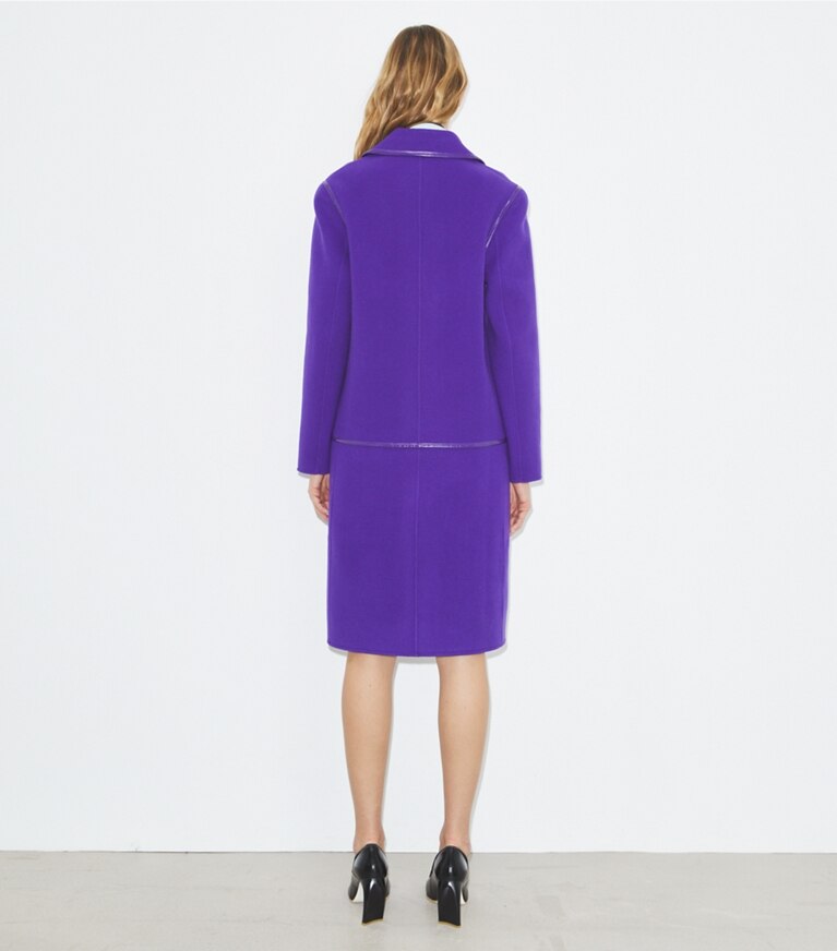 Tory Burch diseñador abrigos Abrigo de lana en Purple Aster parte posterior en modelo