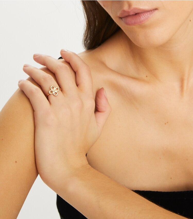 Tory Burch designer anelli Anello Forget Me Not in Tory Gold accessory on model