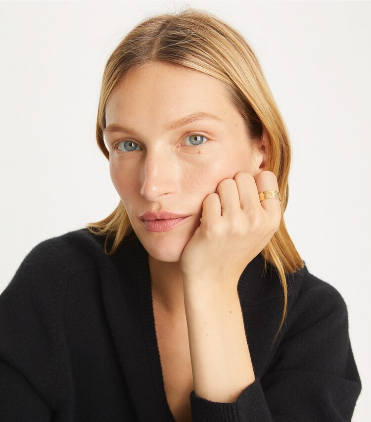 Tory Burch diseñador anillos Anillo Icon con monograma de T en Tory Gold accesorio en el modelo