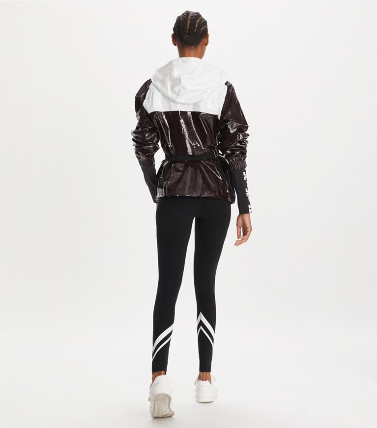 Tory Sport designer vestes Anorak à capuche zippé en coton in Winetasting / Snow White front