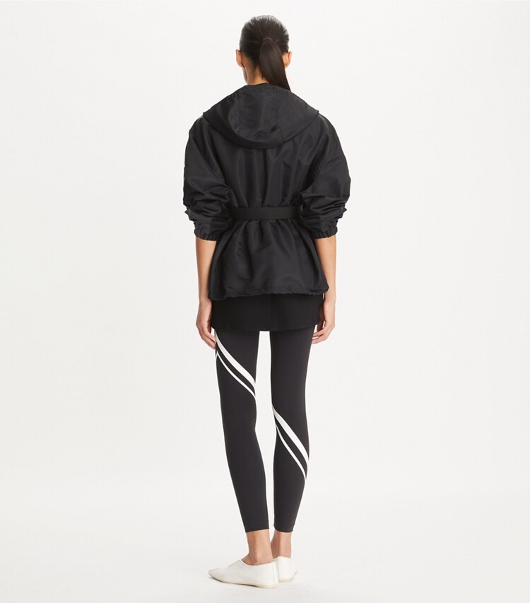 Tory Burch diseñador chaquetas Anorak largo con cinturón en Sport Black parte posterior en modelo