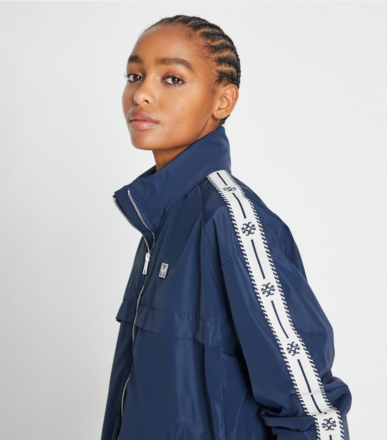 Tory Burch designer vestes Anorak zippé à liseré logo in Tory Navy front