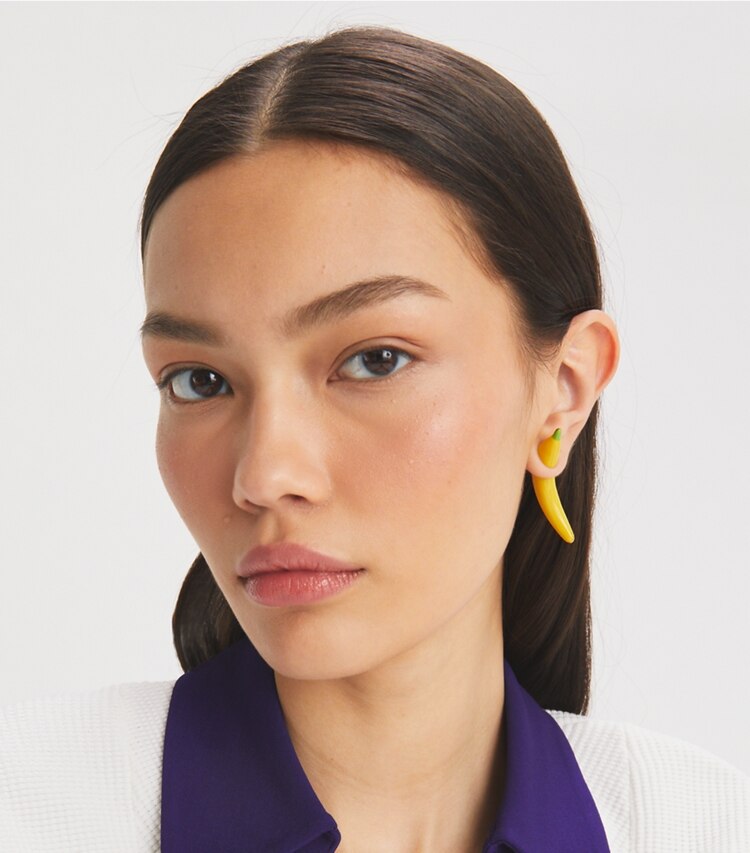 Tory Burch diseñador aretes Aros de banana Curiosity en Yellow accesorio en modelo