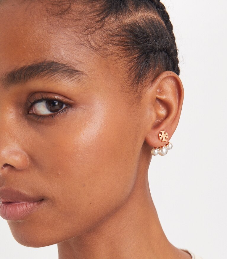 Tory Burch diseñador aretes Aros de doble cara con perlas Moondance en Tory Gold / Cream accesorio en modelo
