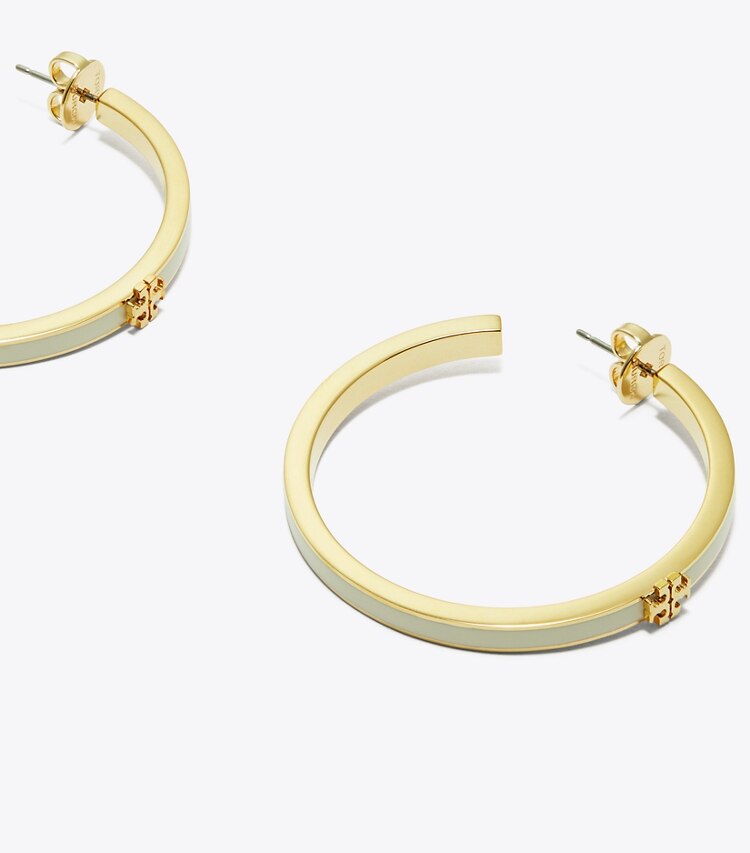 Tory Burch diseñador aretes Aros tipo argolla esmaltada Icon en Tory Gold / New Ivory detalle