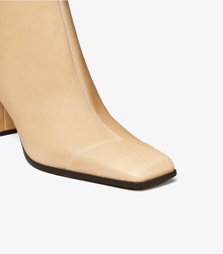 Tory Burch designer stiefeletten Asymmetrische Stiefelette mit Zehenkappe in SAND detail