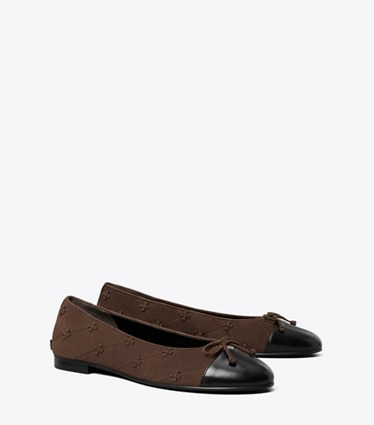 Tory Burch designer mocassini Ballerina a punta Bunny Knot in DARK COCOA / PERFECT BLACK angle