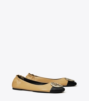 Tory Burch designer mocassini Ballerina Claire a punta in GINGER SHORTBREAD / PERFECT BLACK angle