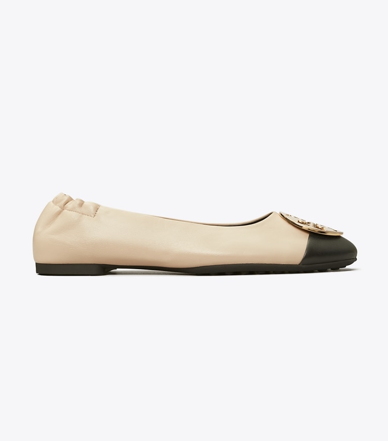 Tory Burch designer mocassini Ballerina Claire a punta in BLACK / NEW CREAM angle