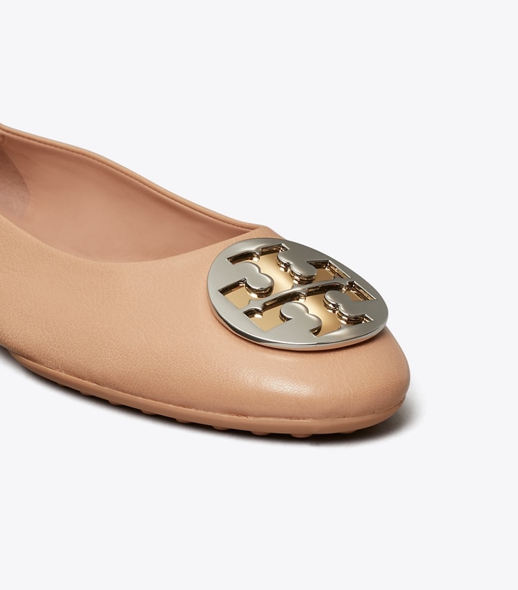 Tory Burch designer mocassini Ballerina Claire in LIGHT SAND dettaglio