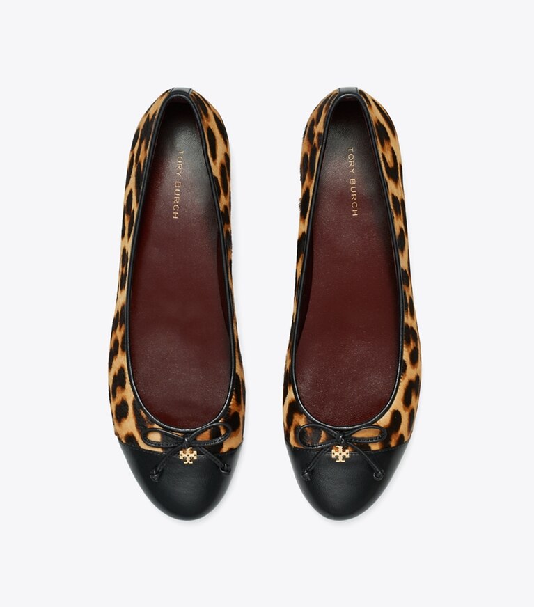 Tory Burch designer mocassini Ballerina con punta a contrasto in CLASSIC LEOPARD angle