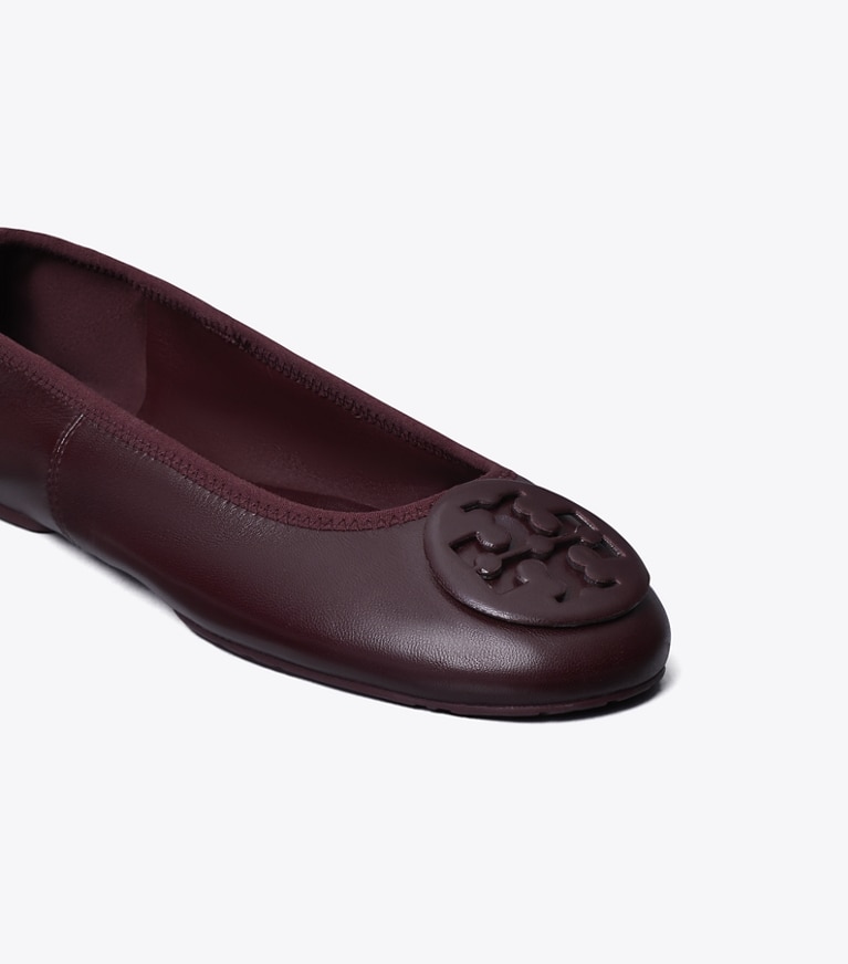 Tory Burch designer mocassini Ballerina da viaggio Reva in DARK CARMINE / DARK CARMINE angle